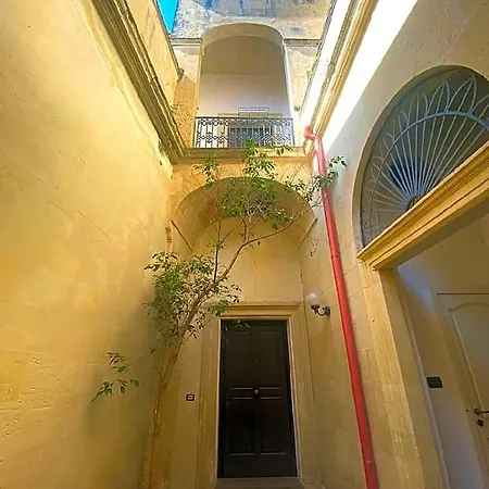 Mary Apt. - Residenza Storica - Centro Citta Otel